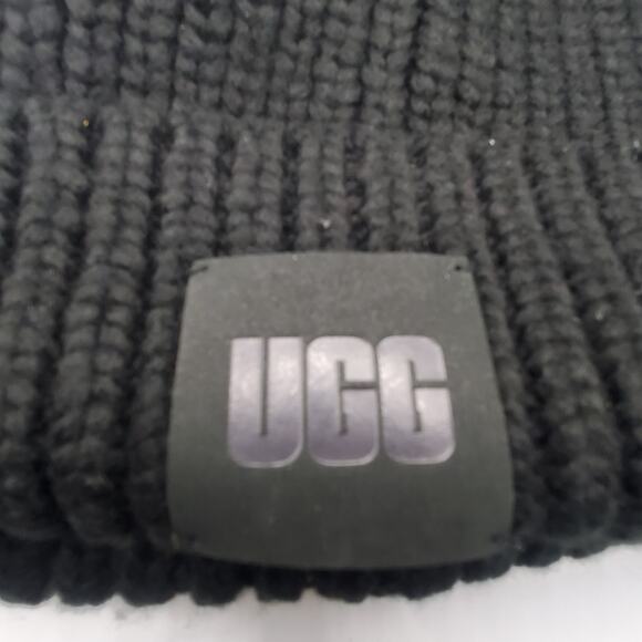 UGG Black Chunky Knit Cuffed Beanie Hat OSFA Unisex Winter Logo Patch Warm - Picture 3 of 7
